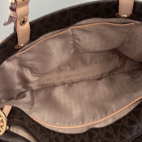 Michael Kors computer bag. - Picture 10 of 11